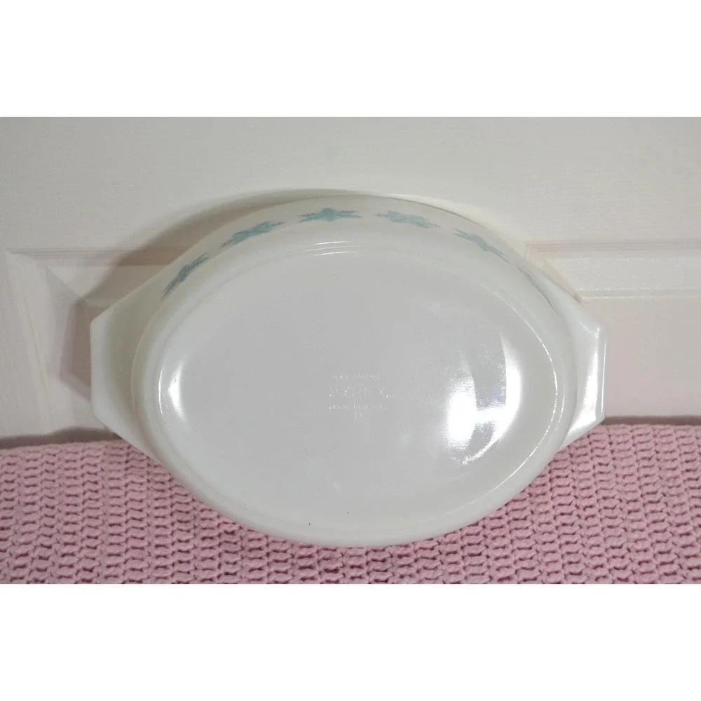 VTG Pyrex Turquoise On White Snowflake Covered Casserole w/ Lid, #045, 2 1/2 Qt